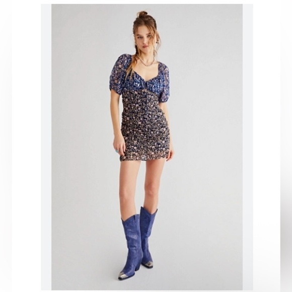 Free People Dresses & Skirts - Free People revolve tessa babydoll 2 tone Navy Floral Dress with Tie Back ruched